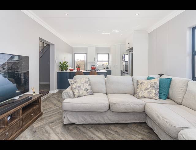4 BEDROOM HOUSE FOR SALE IN PARKLANDS NORTH